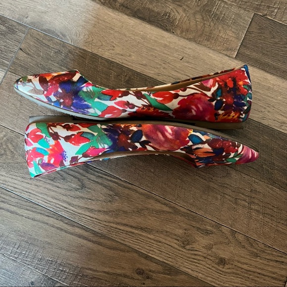 Christian Siriano Floral Flats - Picture 3 of 6